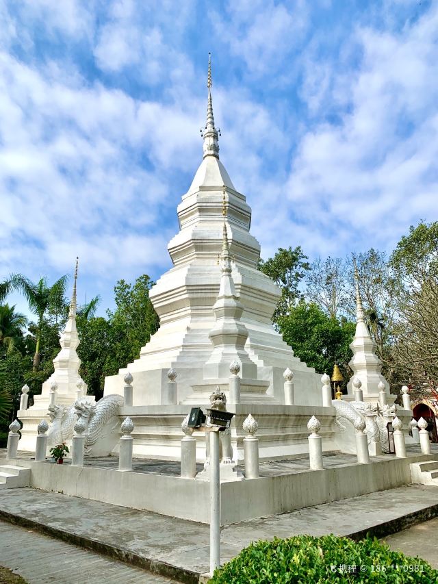 西双版纳傣族园-勐罕曼听佛塔寺