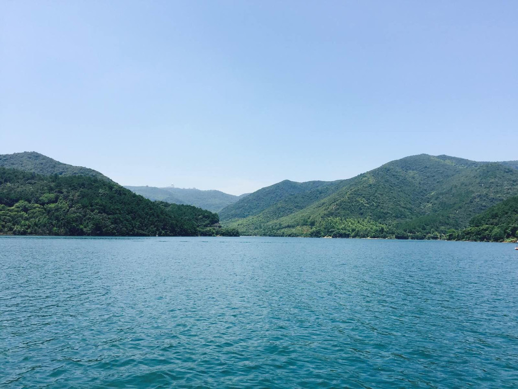 宁波九龙湖 九龙湖风景区总面积36平方公里,是宁波市十佳新景之一.