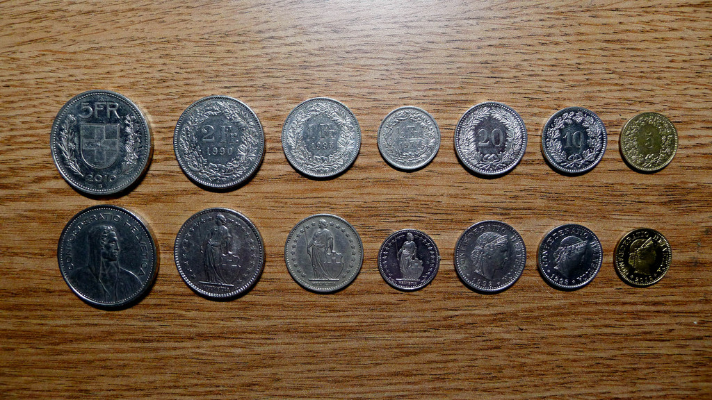 在瑞士当地频繁使用的硬币,偶非常喜欢5法郎,手感超好!