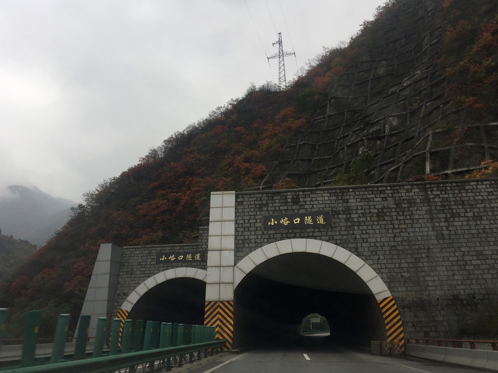 终南山隧道                                