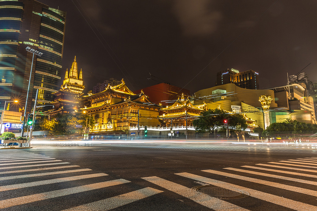 逛上海地标建筑 赏夜晚美景