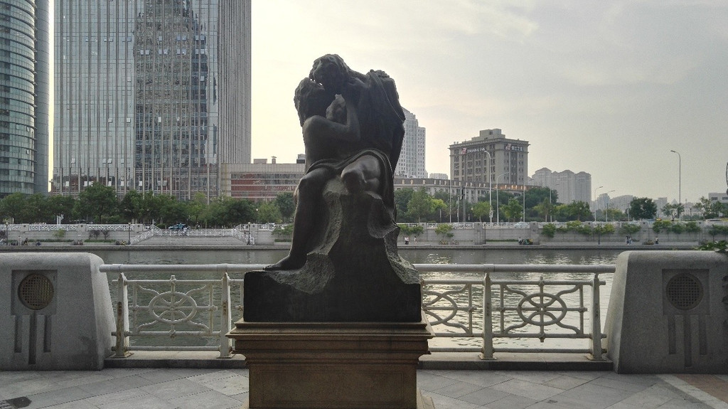 海河边的雕塑