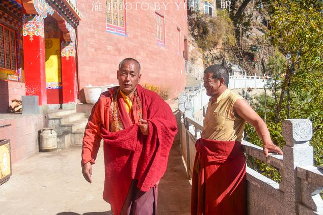 达摩祖师洞:极目悬崖万丈高,巍峨古寺接云霄 - 迪庆