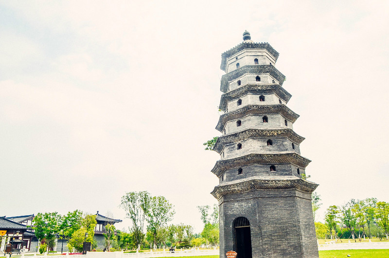 江苏第一古塔,为唐代建筑物,位于距江苏省东台市古镇西溪