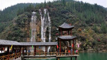 下午:30黄花溪停车场集合,后游览【天缘谷风景区】:三教圣地