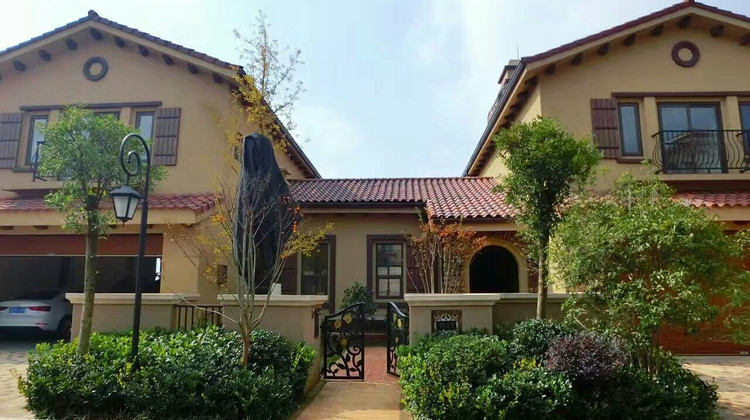 安宁玉龙湾u-house别墅酒店1晚 双人玉龙湾公园门票 室内恒温泳池