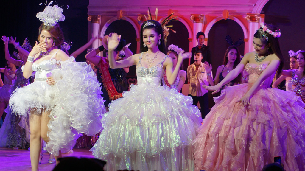 在泰国看人妖的精彩表演