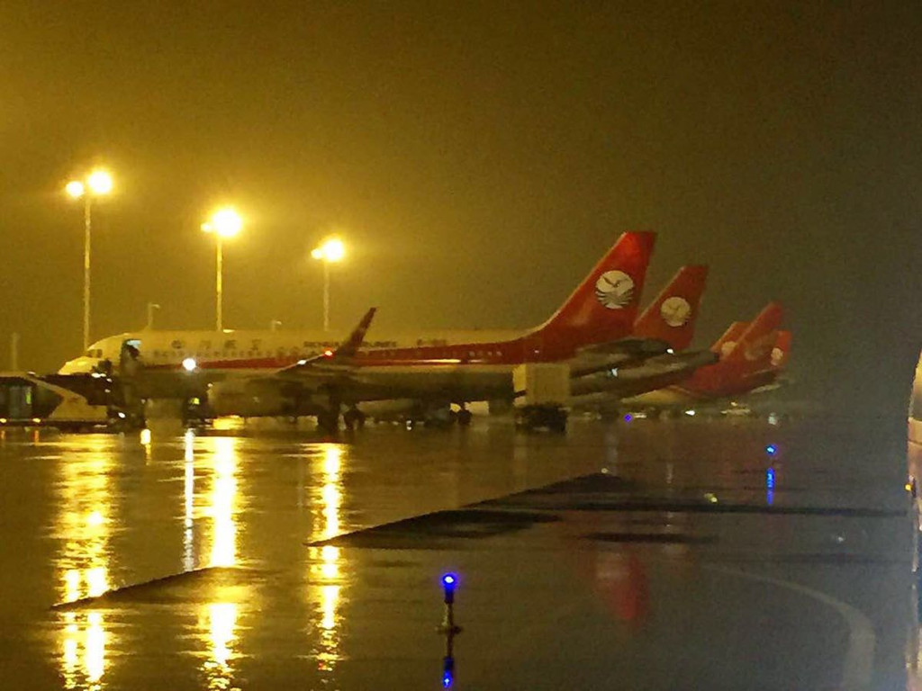 2016年11月28日云南之旅,合肥新桥国际机场等候登机至旅游结束.