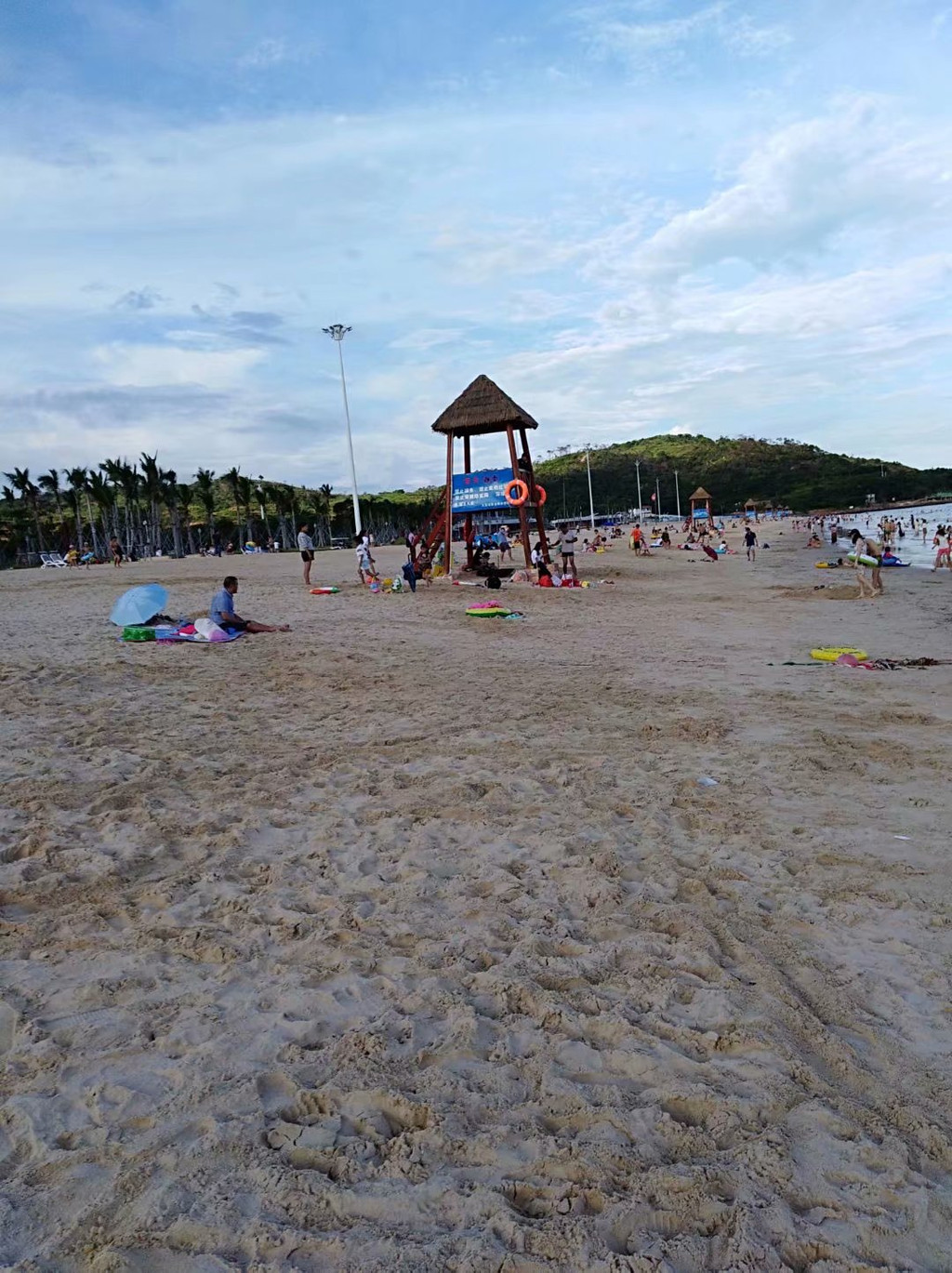 大亚湾黄金海岸游泳和小桂体验赶海