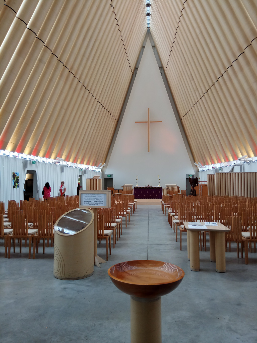 由日本设计师坂茂设计建造的纸板教堂