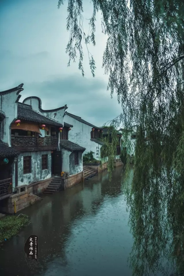 天要下雨了,上次去成都就是下雨,此次下江南也是下雨,而且是我一来就