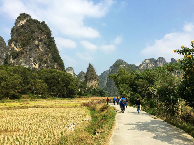 徒步英西峰林走廊