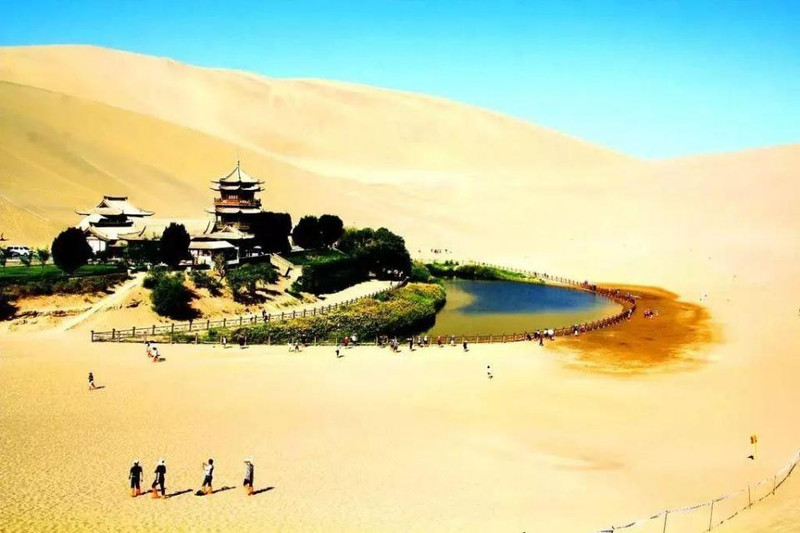 敦煌旅游必打卡景点,月牙泉深度攻略
