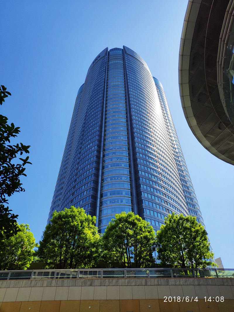 到了六本木,应该登上六本木新城森大厦(roppongi hills)去眺望整个