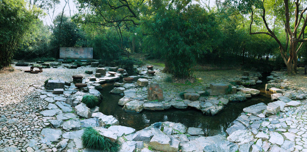 兰亭碑,鹅池,曲水流觞,纪念馆,全部逛完大概一个多小时.