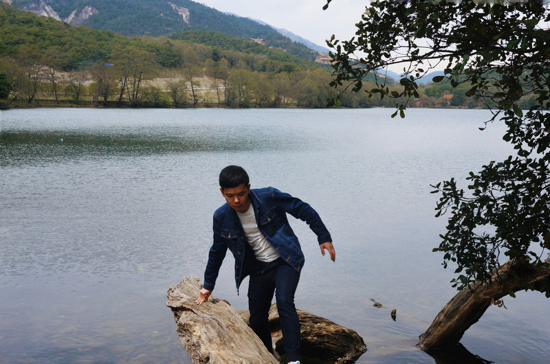 彝海也在 冕宁 县境内,下高速之后10公里盘山 公路就能到,路况很好