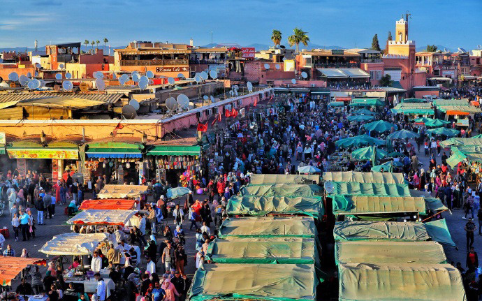 摩洛哥马拉喀什:弯弯绕绕的不眠广场,走着走着就迷路了