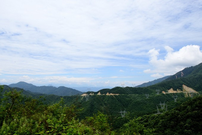 回望泥巴山山口