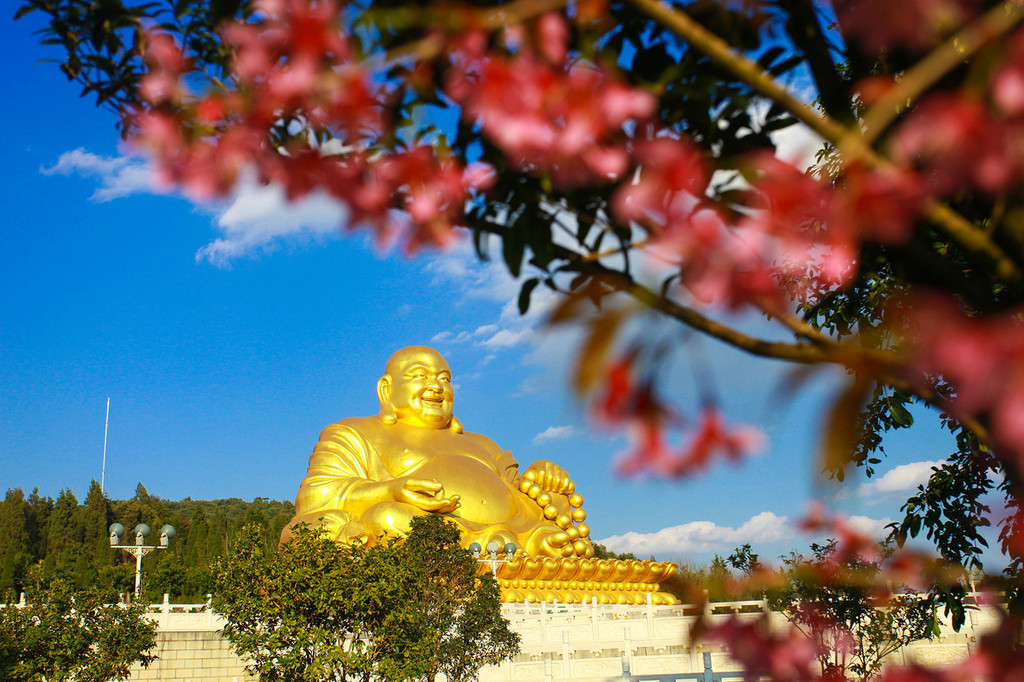 接着下一站,锦屏山风景区(原公园):位于县城西北方昆河公路