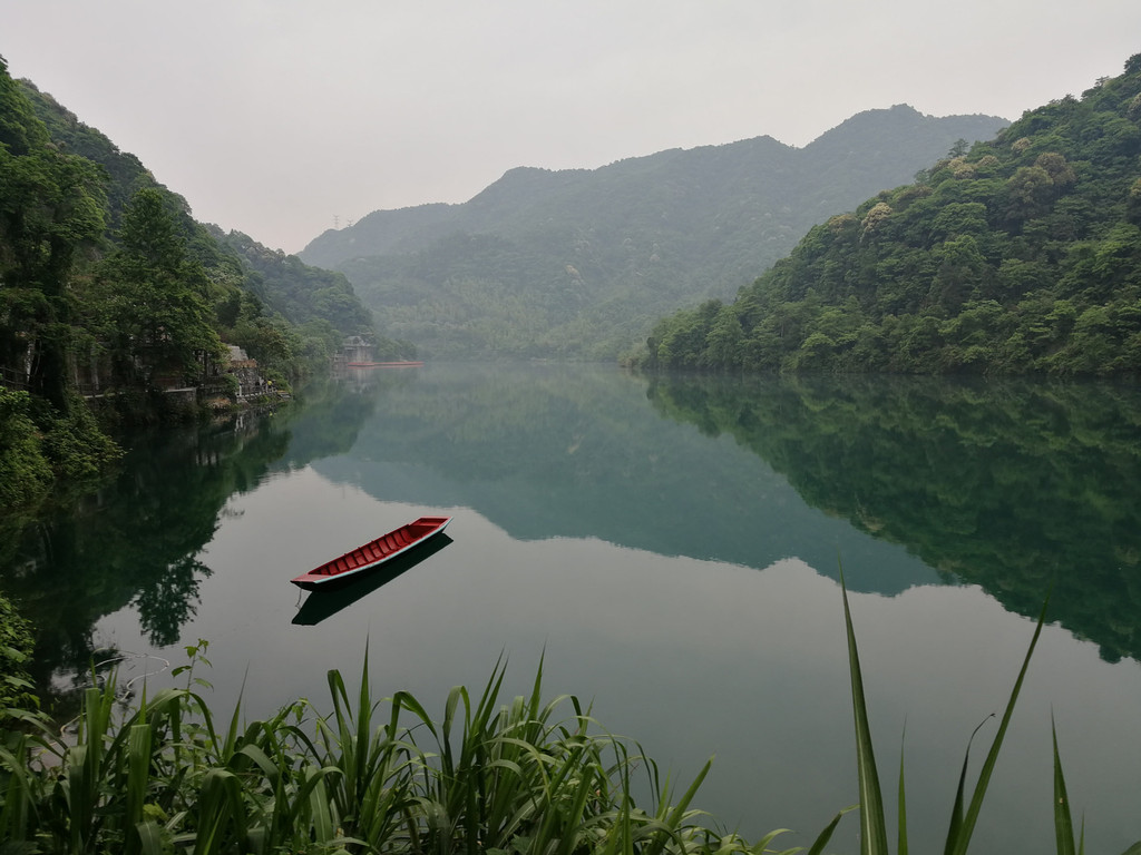 景区八点之前是不收门票的,如果只是单纯想看雾漫小东江的话,就没必要