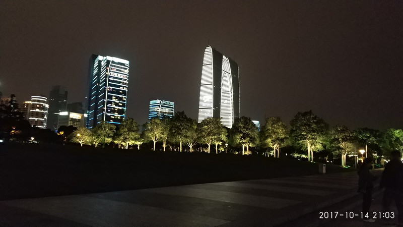 逛完山塘街又去了金鸡湖刚好碰巧是在秋裤楼下面