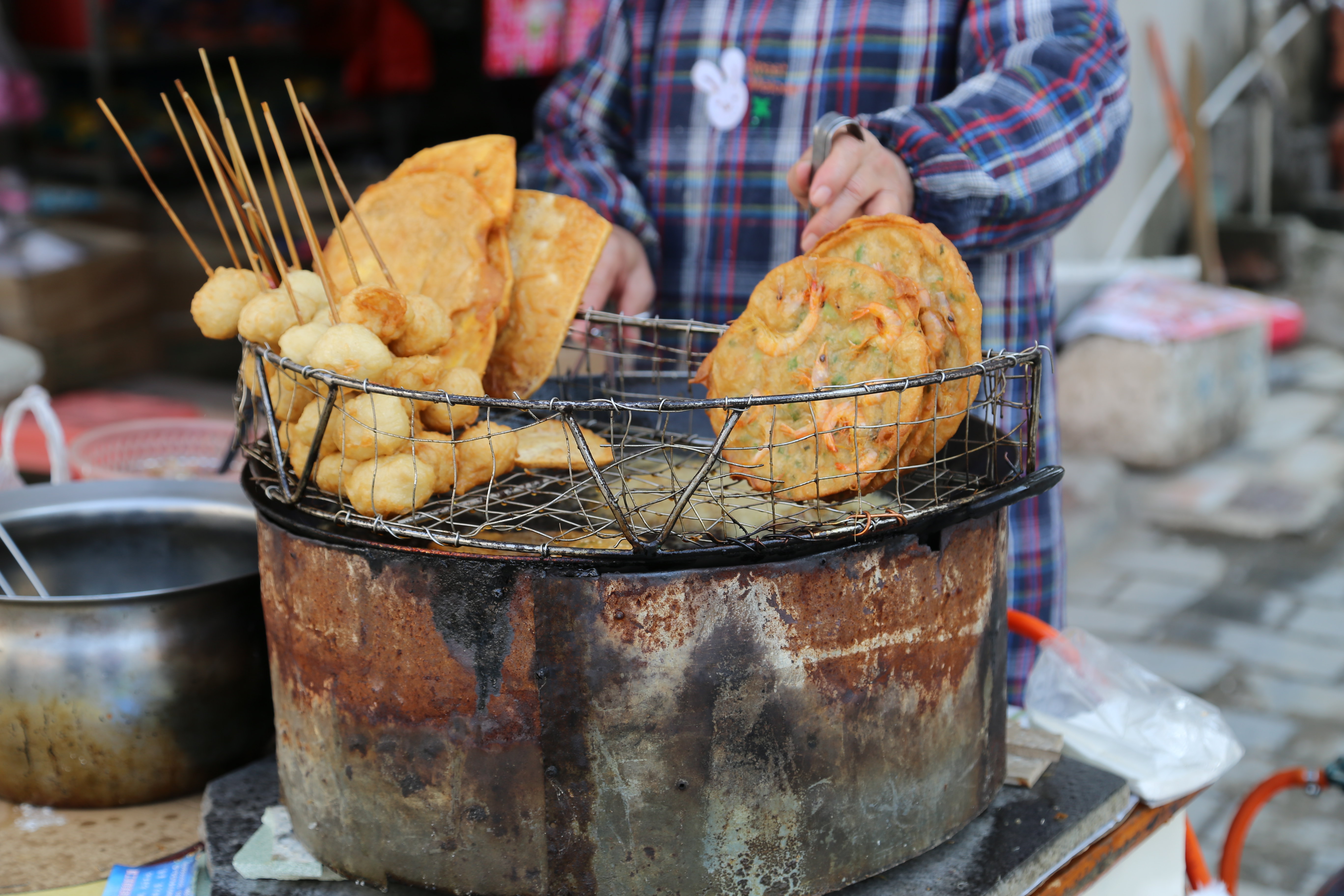 北海的特色小吃—虾饼,周先生说没有文化,说应该叫"相思饼 北海老街