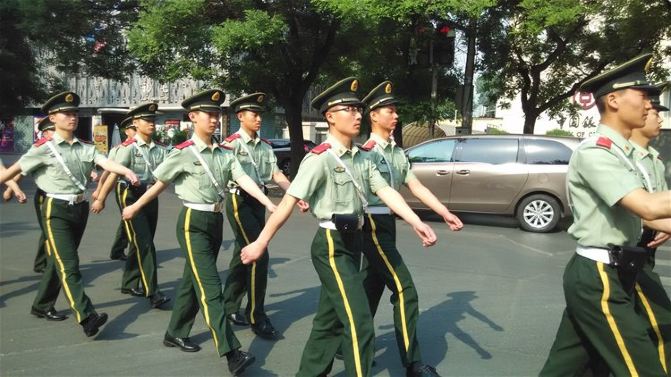 [原创]哈萨克斯坦大使馆面签的人挺多。北京5