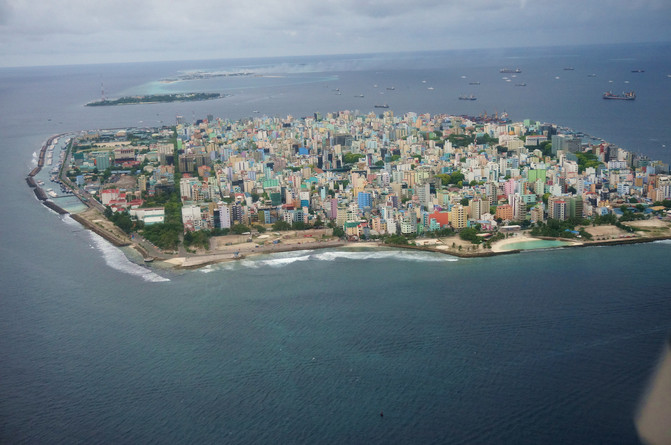 ↓ 马尔代夫的首都马累全景.整个国家的人口很少.