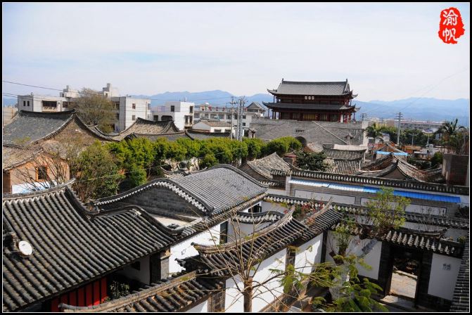名叫听紫云,很有意思的酒店 这里面完全是四合院的风格,前面就是建水