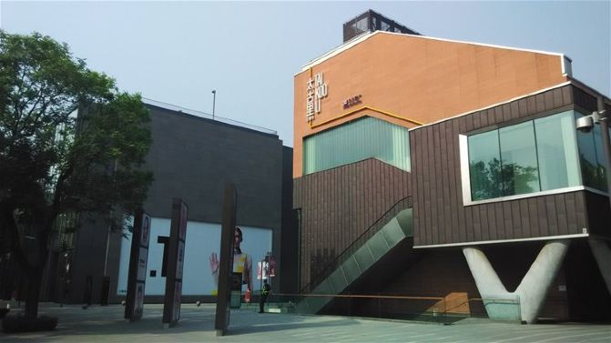 [原创]哈萨克斯坦大使馆面签的人挺多。北京5