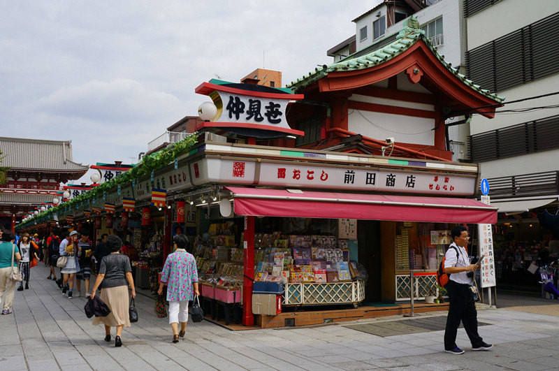 仲见世商店街