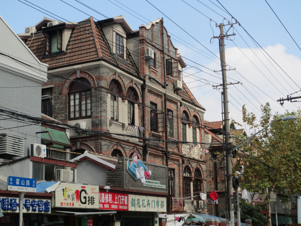 上海犹太难民纪念馆周围的"提篮桥历史文化风貌区",有很多别具特色的