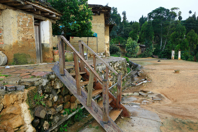 乐驼网-昆明与兴义之间--城子村、普者黑、马岭关逃脱密室12隐藏攻略图片