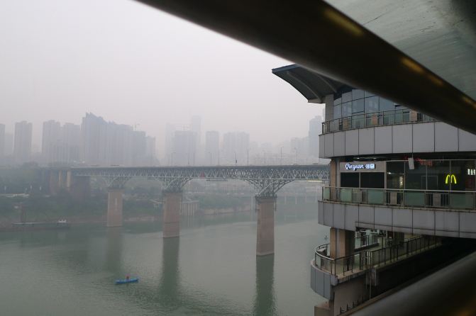 嘉陵江上的 渝澳大桥 和牛角沱轻轨站 - 重庆游记攻略【携程攻略】