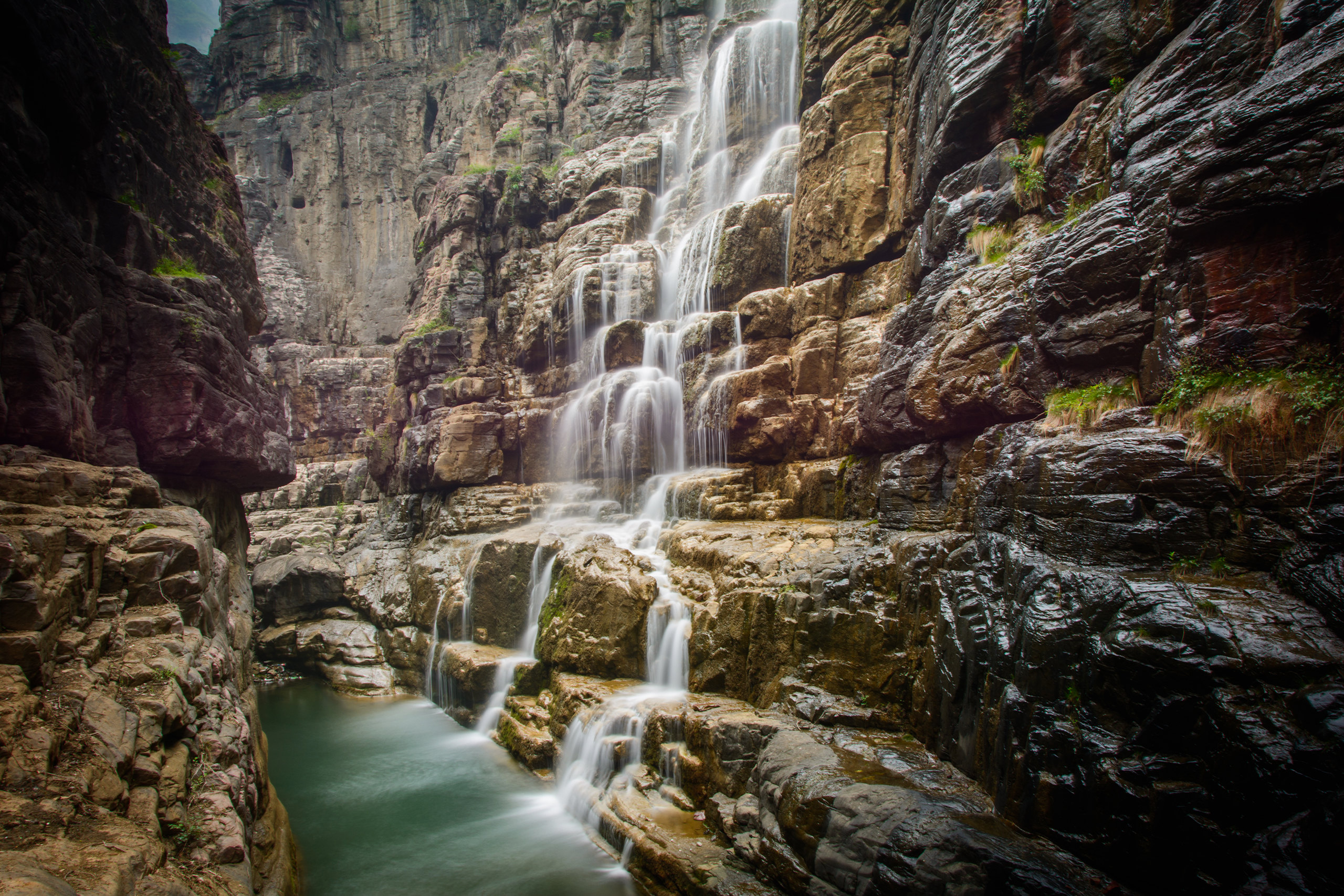 > 游览精华景点【红石峡】红石峡是云台山风景区的标志性区域,大多数