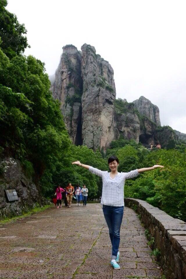 灵峰,景区内有雁荡山标志性的景点合掌峰,两峰相合如掌而得名,又名