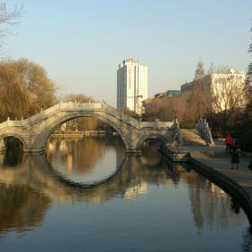 大明湖的夏雨荷_大明湖一年收入多少钱(2)