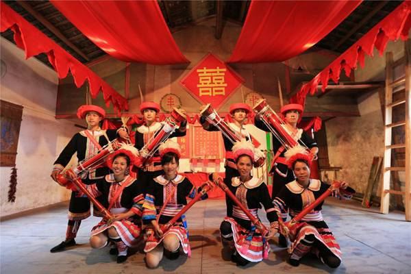 瑶族婚俗表演,极具特色,整个演出紧凑,生动,参与性强.