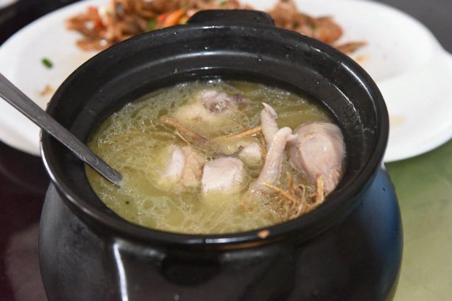 土鸡虎尾轮汤(虎尾轮是一种野菜,闽南一种草药,清热解毒) 路上午餐
