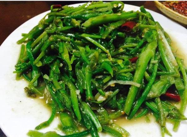 炒海菜:当地的一种生在海里的蔬菜,口感有点黏.