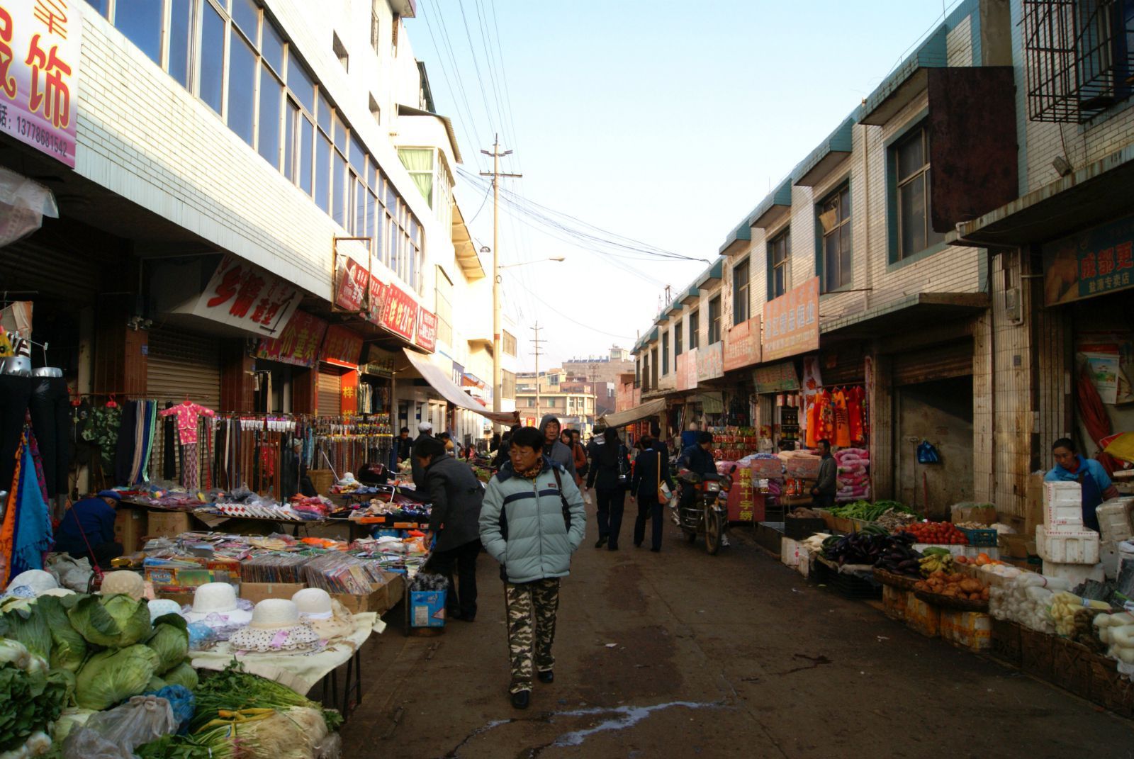 盐源县属凉山彝族州,已有2140年的建县历史,是古南方丝绸之路的