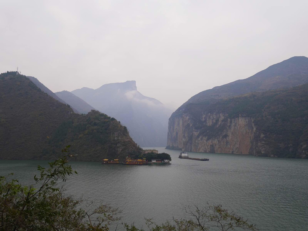                  瞿塘峡口"夔门