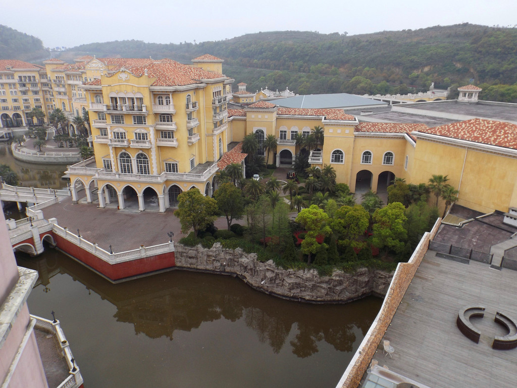 嘉兴市平湖乍浦镇近滨海大道,国家4a级旅游度假区九龙山内,与上海