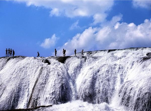 83版西游记片尾出现的那一条瀑布----黄果树景区最宽的【陡坡塘瀑布】