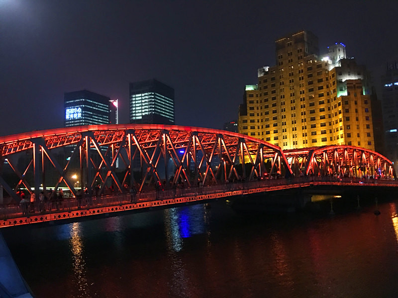                  夜晚的外白渡桥