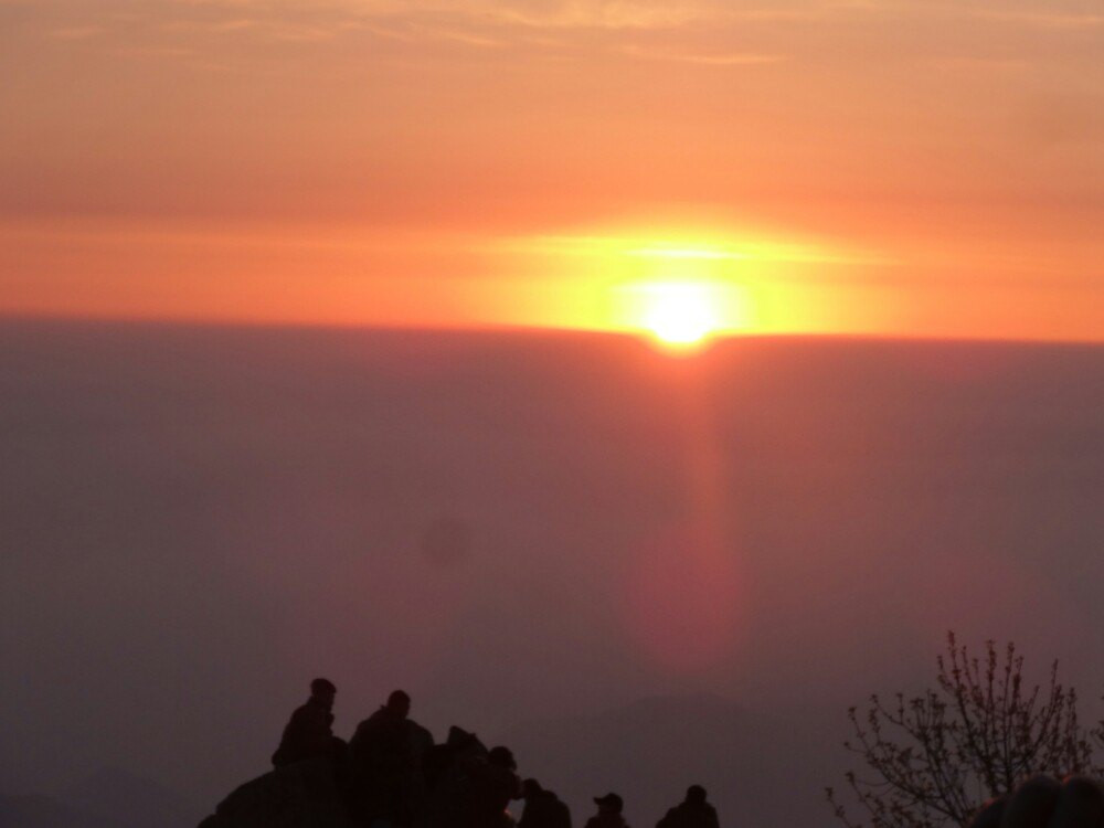 夜爬泰山看日出