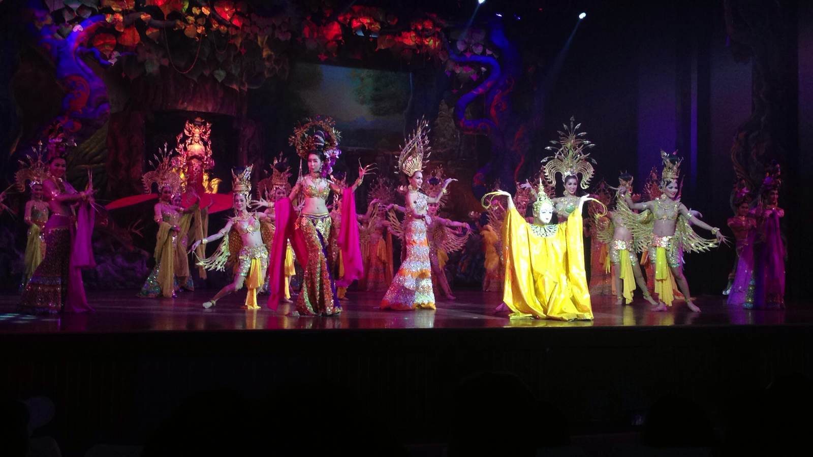 泰国,人妖   相关评论:          泰国暹罗公主号人妖表演里面有真