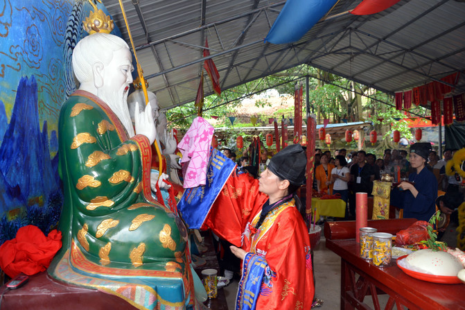 去二王庙上香确实很灵验,这是南宁一个有名的道教圣地,二王庙的住持