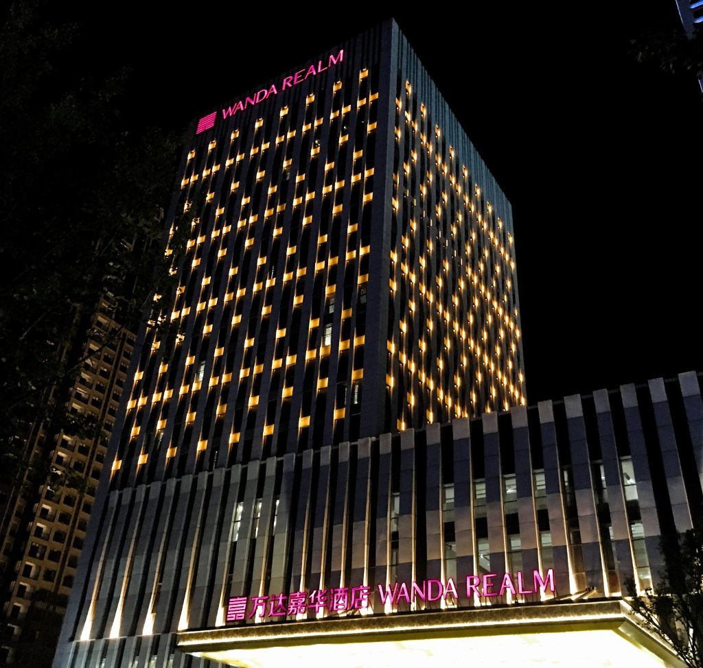 该酒店位于广元新区的万达广场,是目前广元最新最豪华的五星级酒店.