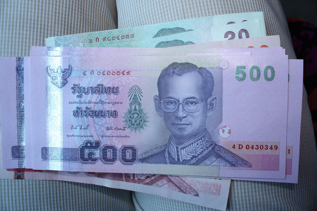 要说泰国的钱币与中国的钱币有什么共同之处的话,就是都只有一个人物.